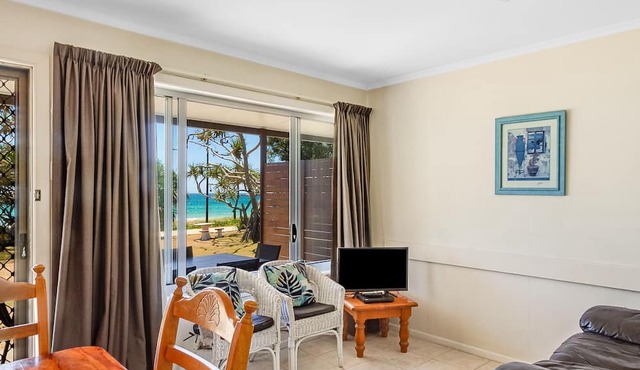 The Dreamery 2 - Absolute Beachfront Tugun in Tugun