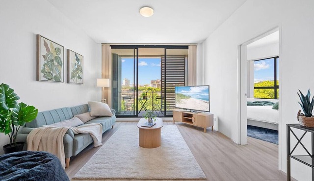 2BR Chippendale | Free Parking, Walk to Central in Chippendale
