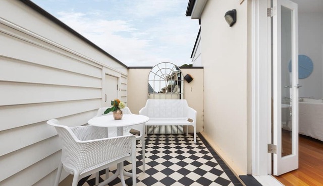 Executive Studio With Patio Near Trains in Lewisham