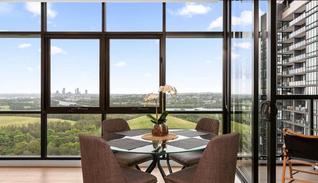 Chic 1-Bed with Pool by River, Ferry & Amenities in Wentworth Point