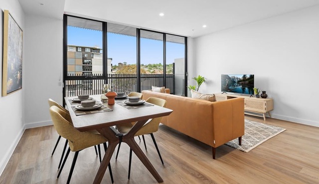 Modern Apartment on Burgundy Precinct & Parklands in Heidelberg