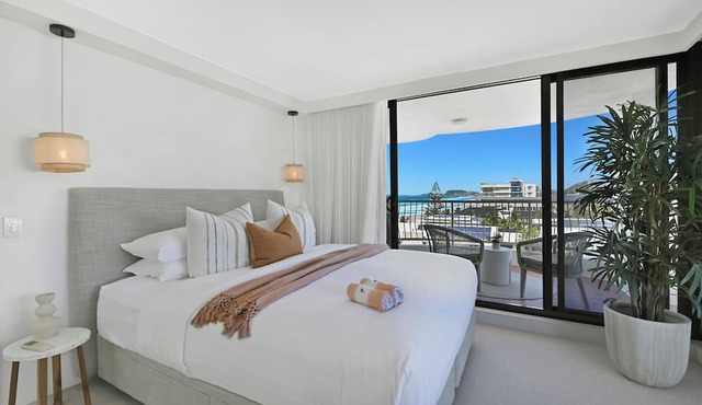 Beachfront Luxury - SeaShells 3 on Albatross Ave in Mermaid Beach