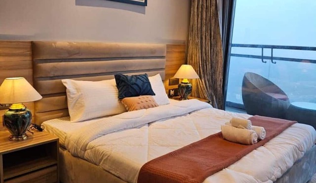 Charming 1-bedroom city and river view apartment in pleasant Noida with WiFi, AC