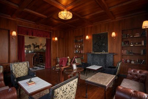 Raj Kuber - A Boutique Lake View Hotel