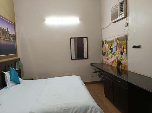 Yash Guest House - Walk in Nizamuddin Railway Station