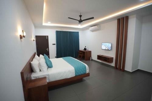 Hills And Valley Resort