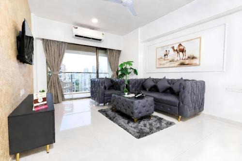 Spacious 4BHK Modern Apartment in Santacruz East 5 mins from BKC, Kalina
