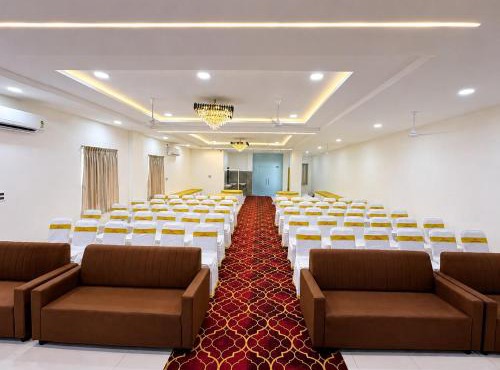 Hotel Lavish Grand