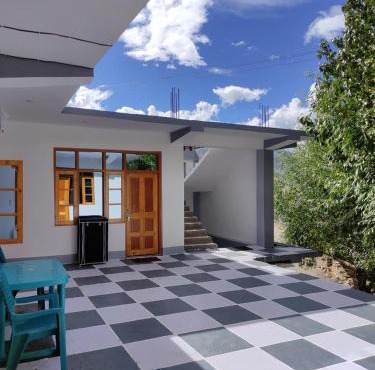 Nako Heights Homestay