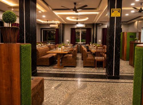 Triveni Hotel And Restaurant in Barsāna