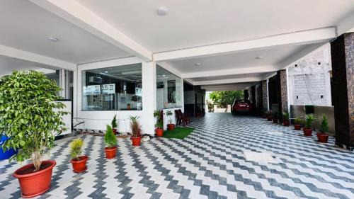 Arul Rayara Residency in Mādhavaram