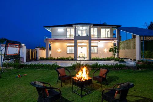 Alaya Stays JSP Farm 4-BHK Farmstay with Private Pool, Jacuzzi, TT Table & Kids' Play Area