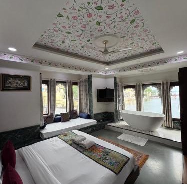 Hide-In Udaipur - A Lake View Boutique hotel