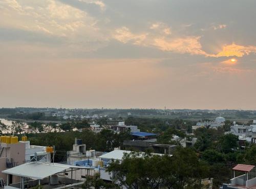 The Lake Escape - Cozy 2BHK Near Lake