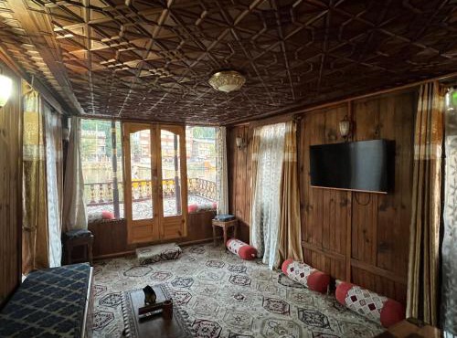 FREEDOM houseBoat
