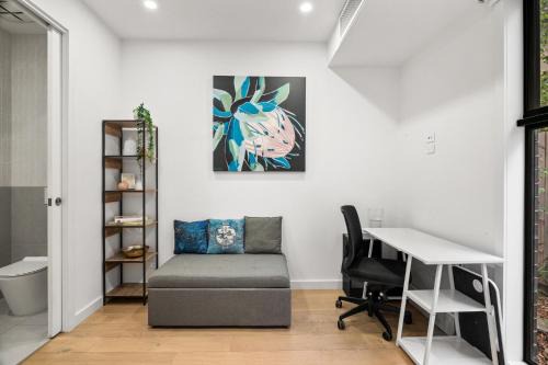 Chic Home with BBQ & Outdoor Dining in Carnegie
