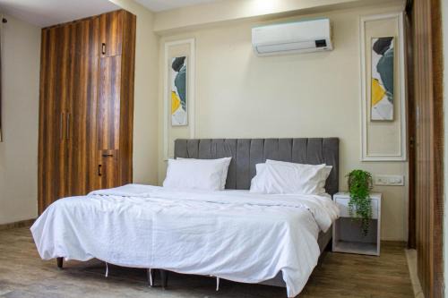 1BHK With Balcony Luxury Serviced Apartments Sector 42 Gurgaon