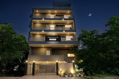Townhouse Rohini Sector 24