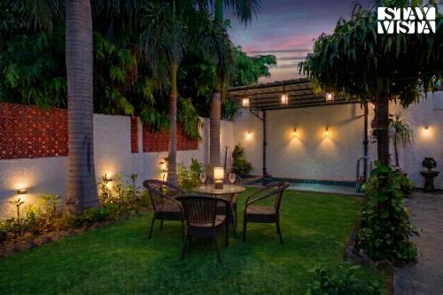 StayVista at House of Palm with Bonfire & Pool