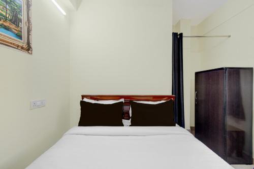 Super Collection O Green Hills Road Formerly Hotel LN Stays in Hyderabad