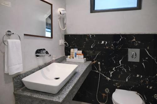 Apple Park - Comfortable Stay Near Delhi Airport, Mahipalpur