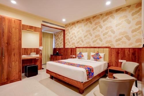 FabHotel Golden Stay I