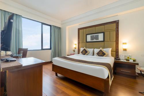 Foxoso The BMK Hotel
