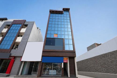 FabHotel The Royal Residency - Dashrathpuri Metro