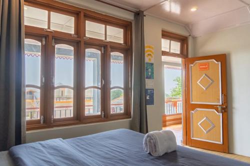 12 Monks - Dharamkot, Upper Bhagsu, McLeodGanj