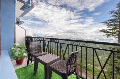 The Prakriti Heights l Lift l Comfortable And Spacious Rooms l Free Wifi, Free Parking l Enjoy Fresh Mountain Air l Managed By Exotic stays