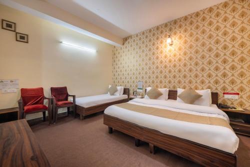 The Prakriti Regency Kufri l Lift l Comfortable And Spacious Rooms l Free Wifi, Free Parking l Enjoy Fresh Mountain Air l Managed By Exotic stays
