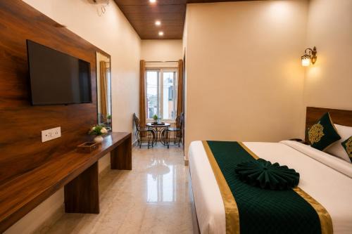 Hotel Ganga MBS Rishikesh # Best location # Family Hotel in Rishīkesh