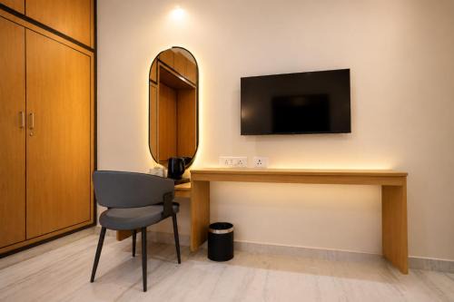Hotel SSV Suites Premium Near HItech City, Madhapur