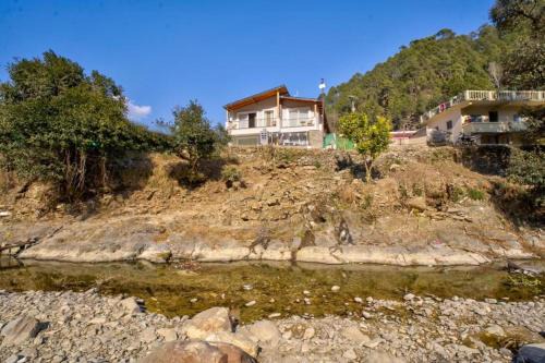 Angel Pink Resort With A River Access