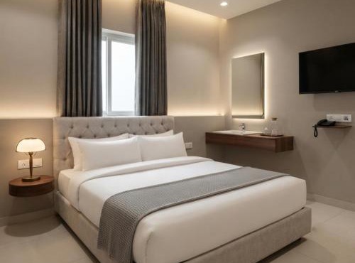 Hotel Rise Grand Kukatpally Near Hitex Exhibition Center & Nexus Mall, Yashoda Hospital