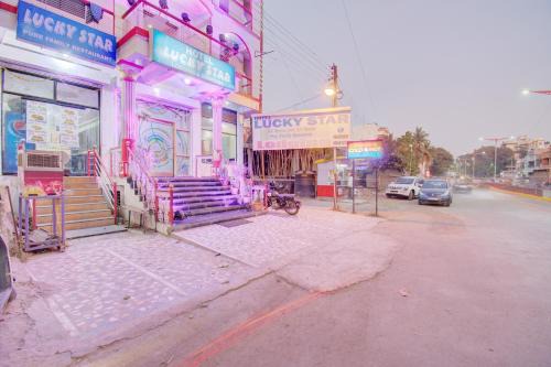 6 CR Hotel Lucky Star CENTRAL BUS STOP