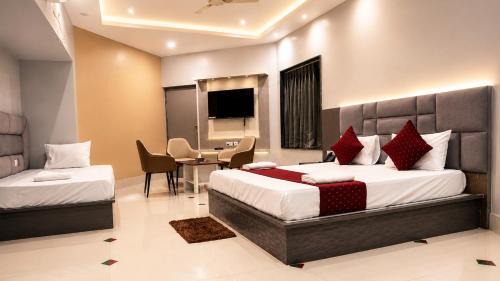 Jowar Hotel & Resort