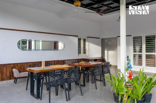 StayVista at Rama Villa with BBQ & Pool