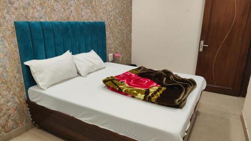 Hotel Karan Palace'1 mint From New Delhi Railway Station