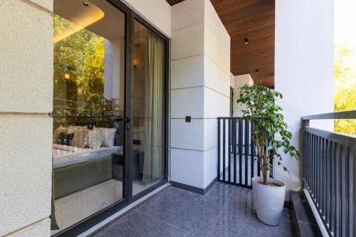Alaya Stays Luxora Suites, Golf Course Rd near galleria