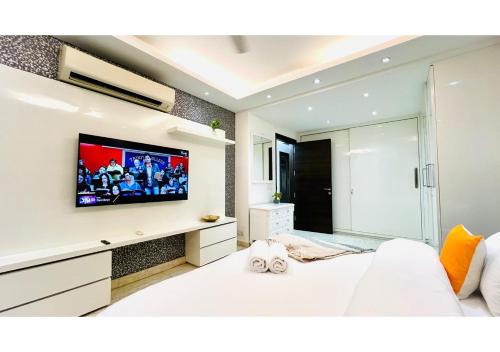 BluO 3BHK - Greater Kailash Lift Balcony Parking