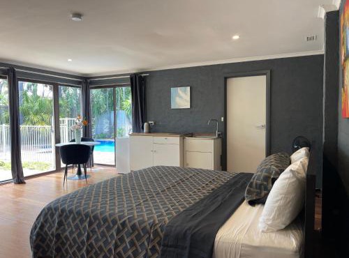 Relaxing Oasis for Families- Pool& Lush Yard in Moorabbin