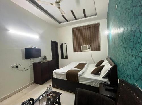 Hotel sharda holiday inn