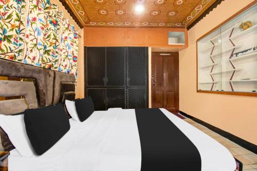 Collection O Brein Nishat Formerly Continental Guest House