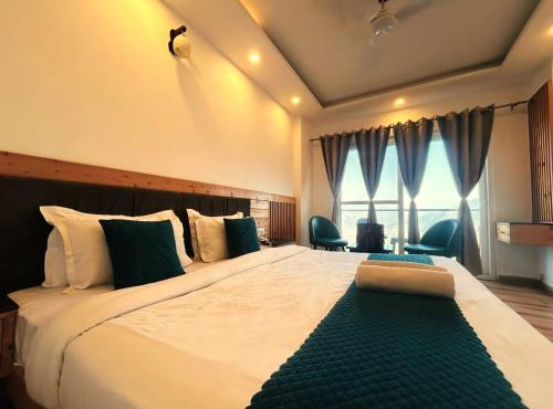 The Pinerock Resort, ! Luxury Rooms ! Mountain View ! Open Terrace ! Cafe