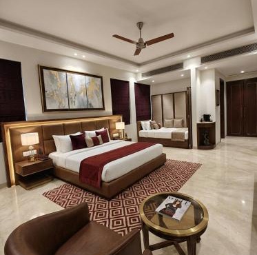 Hotel Peridot with Free Airport Pickup