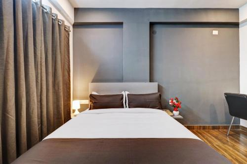Townhouse Ecity Inn