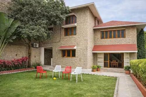 Elegant - 3BHK AC Villa with Lawn BanjaraHills HYD