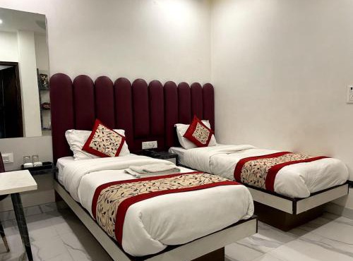 hotel pooja paharganj