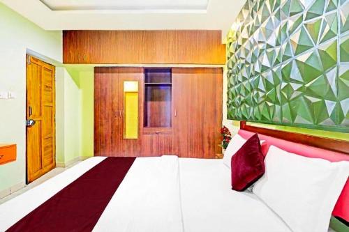 Starlight Hotels DLF Trade Center Miot chennai
